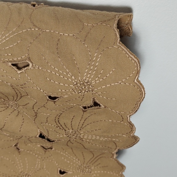 EXPRESS NWT Super High Rise Stylist Tan Scalloped And Pleated Shorts Size 6 - Picture 10 of 16